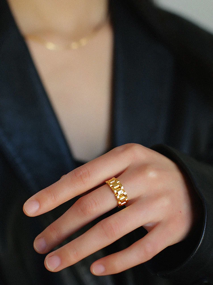 Elegant Link Chain Ring